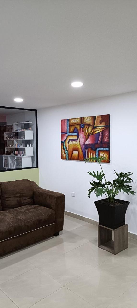 JULIUS HOSTAL - No hay parqueadero Quito Exterior foto