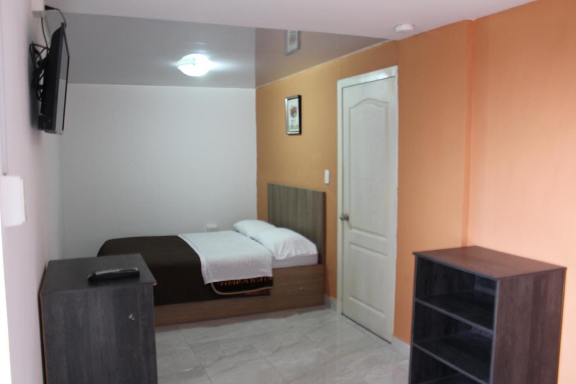 JULIUS HOSTAL - No hay parqueadero Quito Exterior foto
